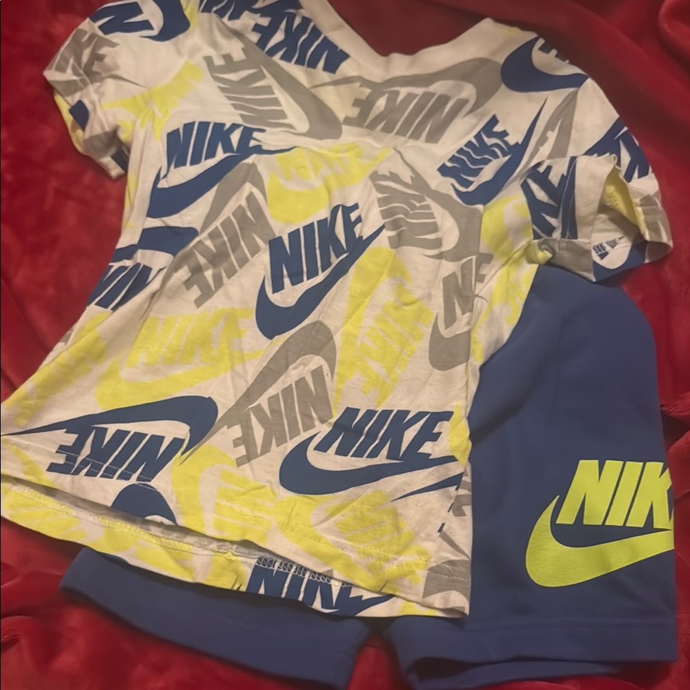 Nike White and Blue Short Sleeve Tee Dynamic Design